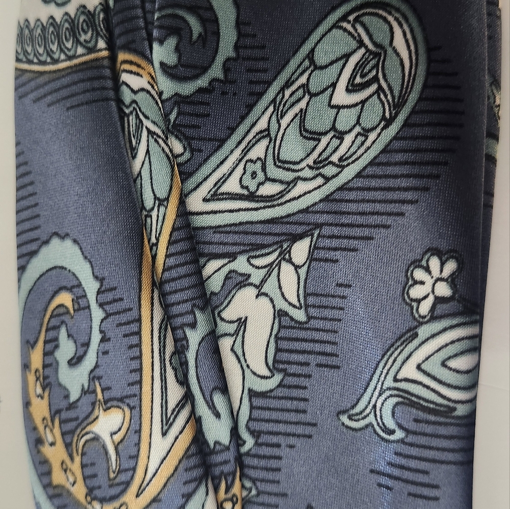 Scarf - Picture 2 of 3